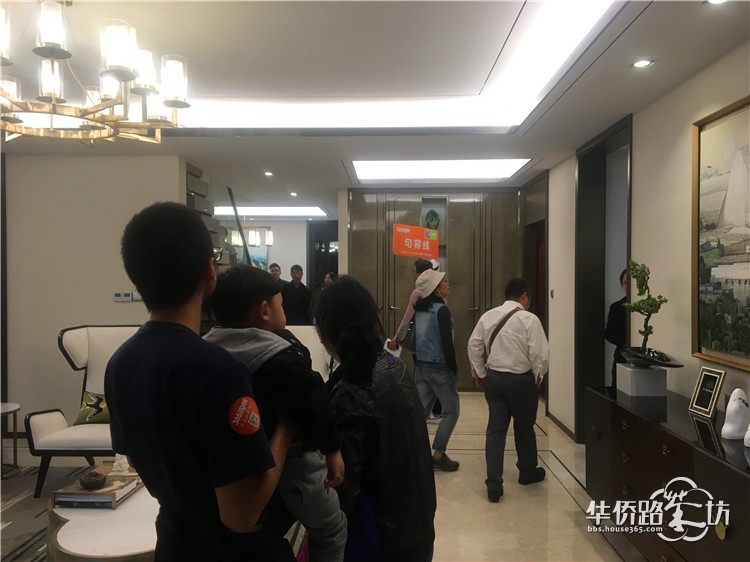 【10.13看房团回顾】11辆大巴从河西其出发,奔赴10条线36家热盘! 【10.13看房团回顾】11辆大巴从河西其出发,奔赴10条线36家热盘!