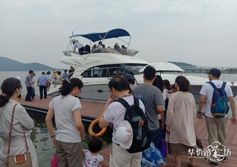 3小时卖出近千万 南京买房人把这家售楼处挤爆了 3小时卖出近千万 南京买房人把这家售楼处挤爆了