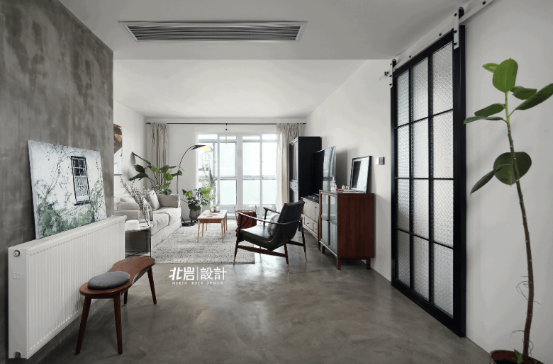 妈呀!她把家刷成毛坯,却创出「仙女朋克」新风格 妈呀!她把家刷成毛坯,却创出「仙女朋克」新风格