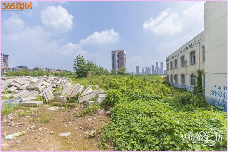 东山一地块比周边便宜至少4000元/平!万达、三甲医院、学校全都有! 东山一地块比周边便宜至少4000元/平!万达、三甲医院、学校全都有!