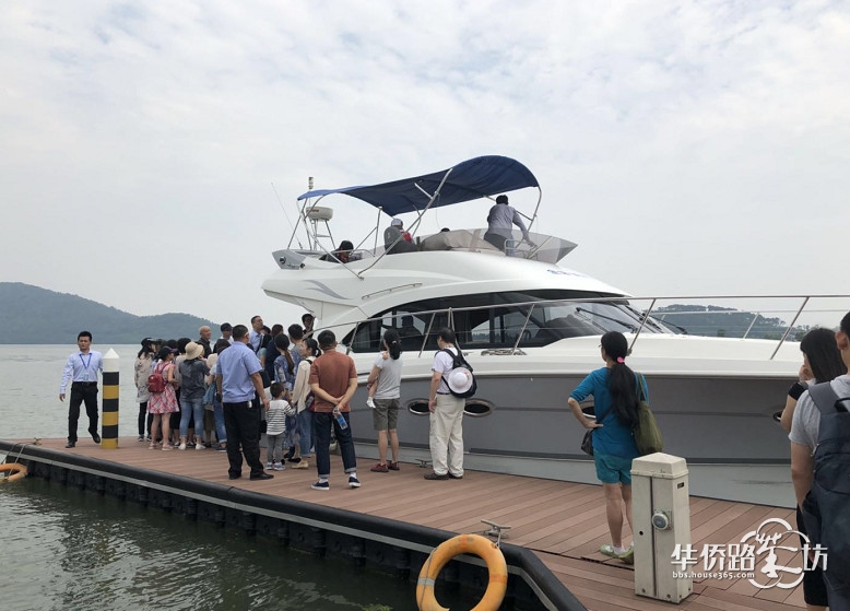 3小时卖出近千万 南京买房人把这家售楼处挤爆了 3小时卖出近千万 南京买房人把这家售楼处挤爆了