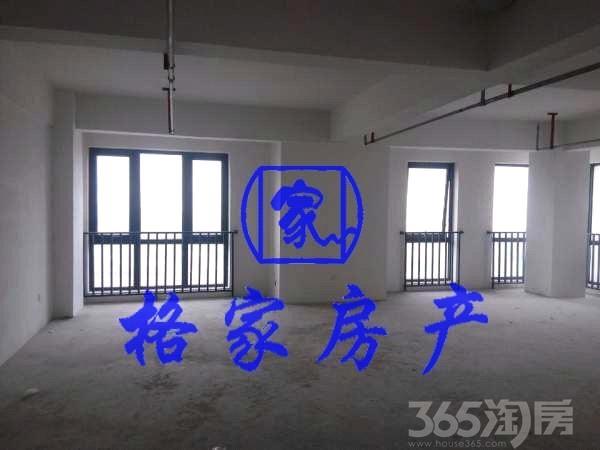 所有房源:真实有效;每周更新;实地拍摄房源描述:1.小区介绍:商品房写字楼,配套比较成熟,2.房屋卖点:黄金楼层,价格低,商业配套成熟物业管理非常到位,公共设施保养极好。物业延续性也很好,几年了,一直都是这样,从未有间断过!3.交通便利:写字楼门口多路公交,方便出行。格家优势:格家地产自2010年创办至今,累计为芜湖上千位业主客户服务。我们致力于做芜湖一流正规的中介服务,关注交易资金安全,交易周期缩短等。我们在2013年与光大银行强强联手于芜湖率先施行交易资金监管,解决买卖双方的后顾之忧。目前在全市共有