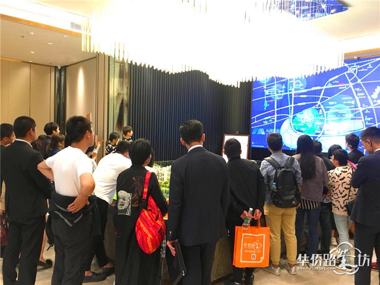 【10.13看房团回顾】11辆大巴从河西其出发,奔赴10条线36家热盘! 【10.13看房团回顾】11辆大巴从河西其出发,奔赴10条线36家热盘!