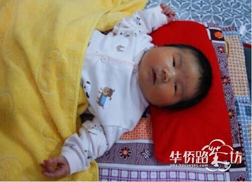 河北巨婴降生 <em>头发</em>浓密脸蛋圆润像是<em>几个月</em>大