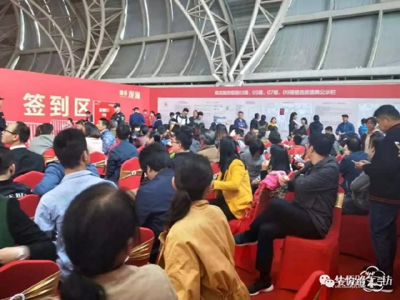 刚刚!江宁纯新盘首开!精装均价25600元/㎡!我在现场目睹这样一幕… 刚刚!江宁纯新盘首开!精装均价25600元/㎡!我在现场目睹这样一幕…