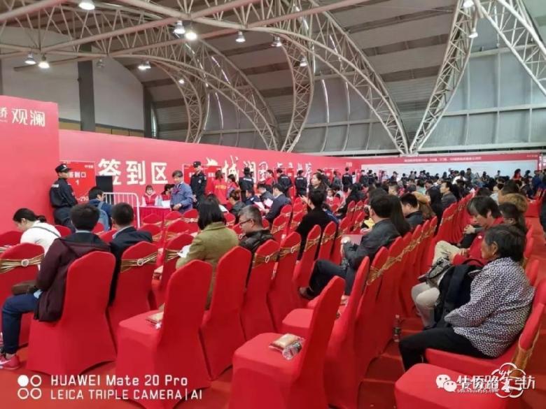 刚刚!江宁纯新盘首开!精装均价25600元/㎡!我在现场目睹这样一幕… 刚刚!江宁纯新盘首开!精装均价25600元/㎡!我在现场目睹这样一幕…