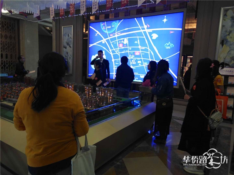 【10.13看房团回顾】11辆大巴从河西其出发,奔赴10条线36家热盘! 【10.13看房团回顾】11辆大巴从河西其出发,奔赴10条线36家热盘!
