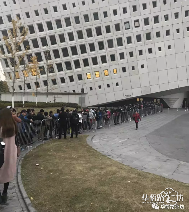现场直击:河西10盘今天登记,全是行走的钞票!五矿和佳兆业已经... 现场直击:河西10盘今天登记,全是行走的钞票!五矿和佳兆业已经...