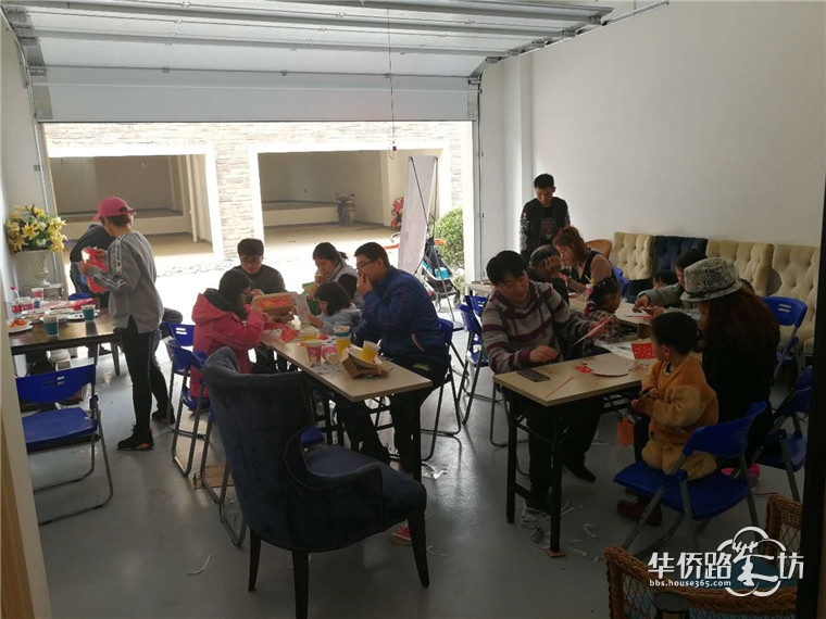 银亿东城狗年俏皮花灯diy活动圆满成功!现场人气爆棚!老业主们很是喜欢哦! 银亿东城狗年俏皮花灯diy活动圆满成功!现场人气爆棚!老业主们很是喜欢哦!