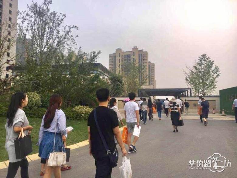 【9.15看房团回顾】金九银十看房季,看房现场和“秋老虎”一样火热,365看房团再一次如期发车! 【9.15看房团回顾】金九银十看房季,看房现场和“秋老虎”一样火热,365看房团再一次如期发车!