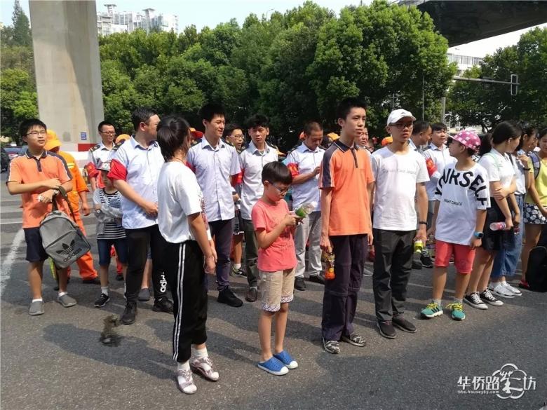 泪奔!南外孩子把“2000万”送给他们!这些人里一定有你熟悉的面孔…… 泪奔!南外孩子把“2000万”送给他们!这些人里一定有你熟悉的面孔……