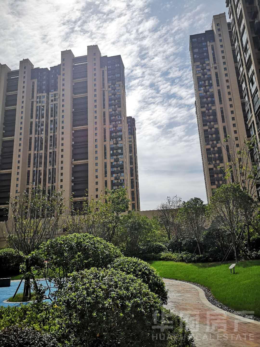 仙林湖万达茂御湖世家 居家精装 拎包入住 邻地铁万达茂商圈